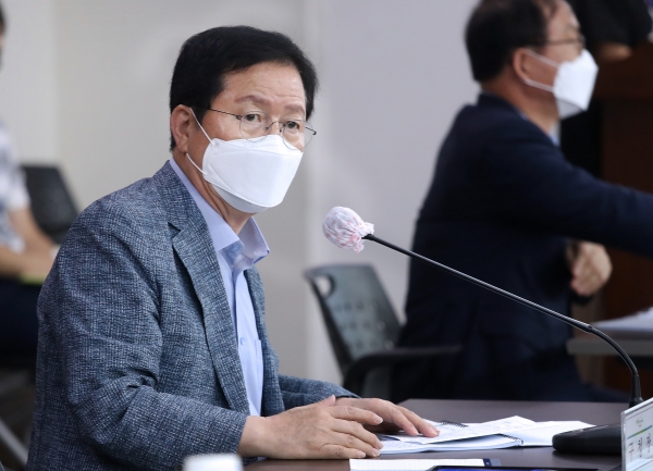 27일 청사 장태산실에서 장종태 서구청장, 공공건축가 등이 참석한 가운데, 갈마동 복합커뮤니티센터 건립에 대한 설계 착수보고회를 가졌다.