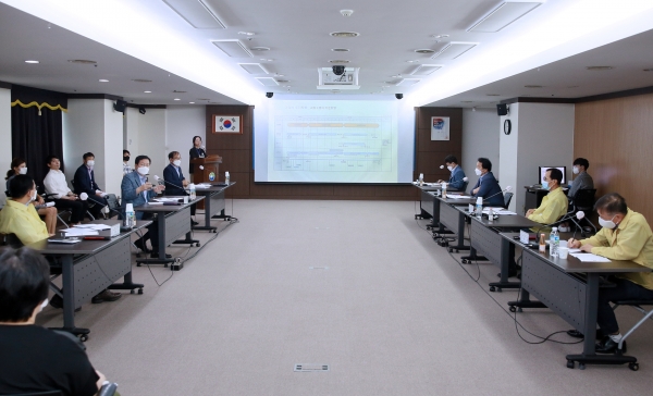 27일 청사 장태산실에서 장종태 서구청장, 공공건축가 등이 참석한 가운데, 갈마동 복합커뮤니티센터 건립에 대한 설계 착수보고회를 가졌다.