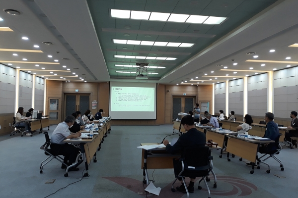 지난 8월 28일 서산시청 대회의실에서 열린 공공조형물 심의위원회의 장면