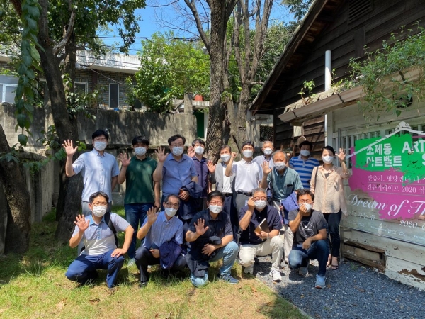 소제동 아트벨트를 방문한 한밭대 LINC+사업단 관계자들이 현장답사를 마치고 기념촬영