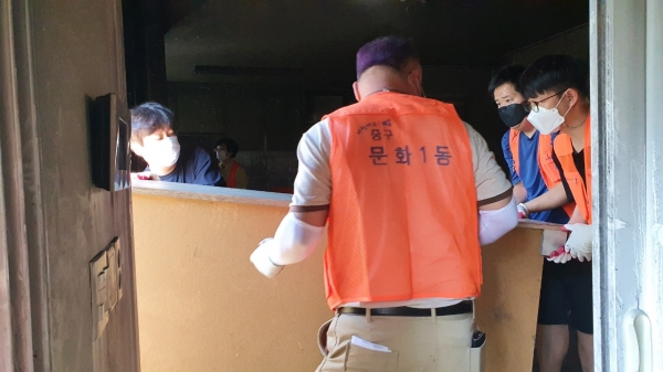 자생단체협의회, 서부소방서 등 화재가구 복구 작업에 구슬땀 흘려