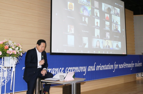 공주대, ‘신․편입생 외국인 학생’ 온라인 영상 오리엔테이션에서 원성수 총장 인사말 모습