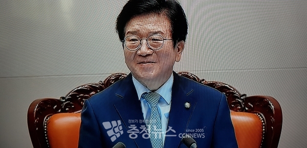21대 국회 전반기 국회의장으로 5일 선출된 박병석 의장이 당선인사를 하고 있다.