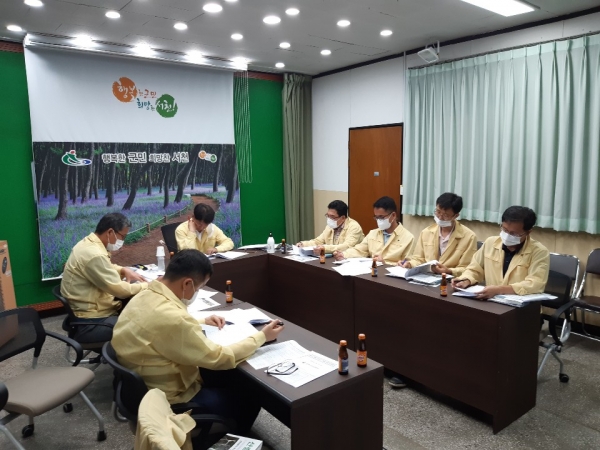 제9호 태풍 ‘마이삭(MAYSAK)’의 북상에 따라 이교식 부군수 주관으로 지난 1일 대책회의 개최