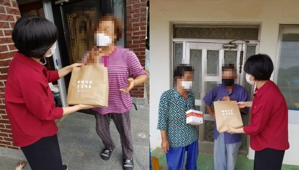 건강채움 꾸러미 전달 장면