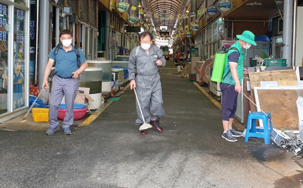 태안읍 민관합동 방역 모습.