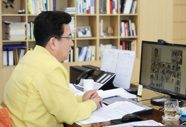 허태정 대전시장은 7일 주간업무회의에서 코로나19로 미집행된 예산을 전용해 민생을 위해 활용할 수 있도록 방안을 강구하라고 지시했다.