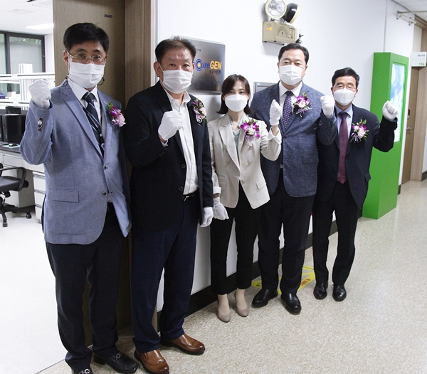 생명연 연구소기업 1000호 원큐어젠(주) 현판식