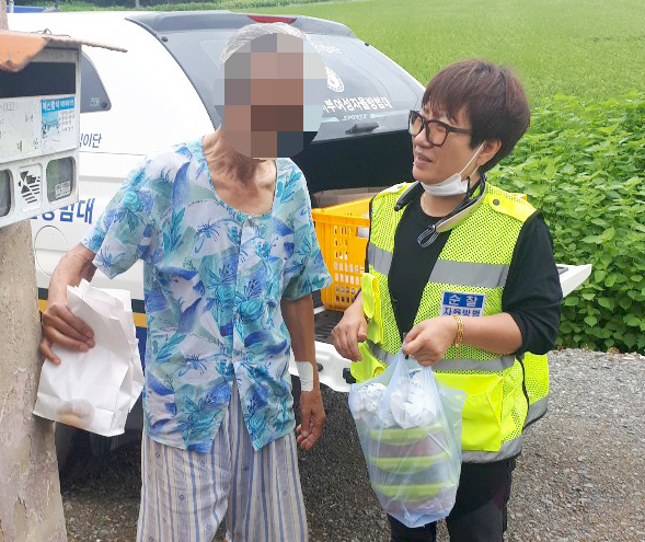 태안서부여성자율방범대 반찬봉사 모습.