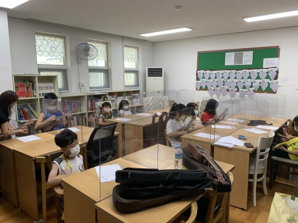 탄소 포인트 인센티브 기부로 설치된 남부지역아동센터 투명 칸막이