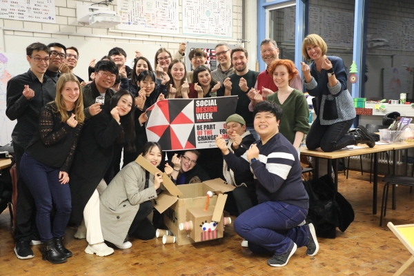 2020년 1월 한남대 디자인팩토리 학생 8명은 독일 만하임대학 이노스페이스를 방문해 글로벌 서비스러닝 프로젝트 프로그램을 공동 진행했다. 만하임 대학 학생들과 한남대 학생들이 협업해서 프로젝트를 진행하고 있다.