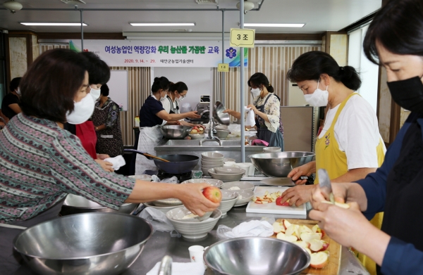 ‘우리 농산물 가공반 교육’ 모습.