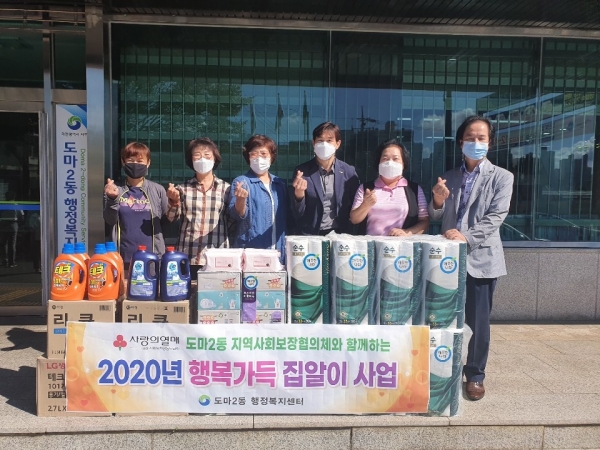 저소득 전입 가구에‘생필품 선물 꾸러미’전달