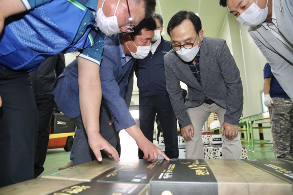 천안배 미국 수출 선적식 모습