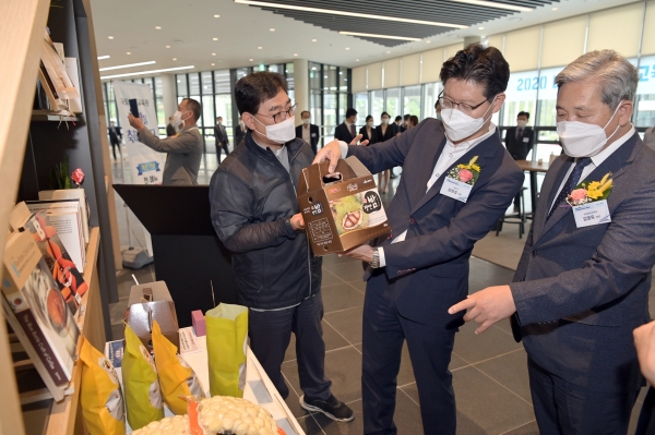 청년사업단 카페182 오픈 행사 모습