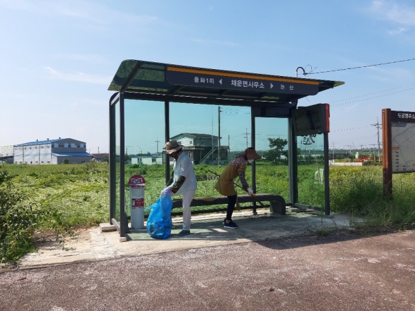 버스승강장 환경정비 실시 모습