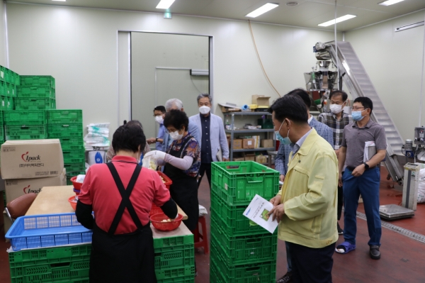 굿뜨래 부여알밤 군납 첫 출하 장면