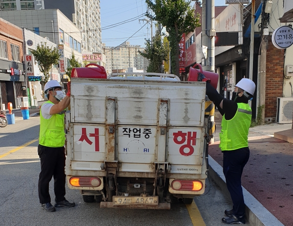 음식물쓰레기 무상수거 장면