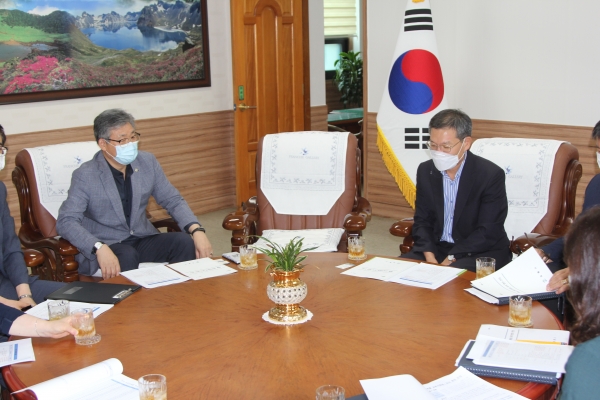 논산계룡교육지원청 방문(왼쪽부터 류재승 부시장, 이진구 교육장)