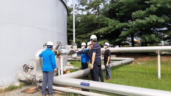 가스저장탱크 밸브 점검