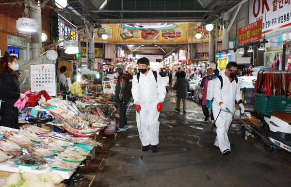 맹 시장 동부시장 방역활동 모습