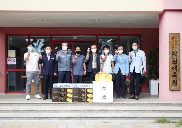 김동일 보령시장 사회복지시설 위문 장면(대천애육원)