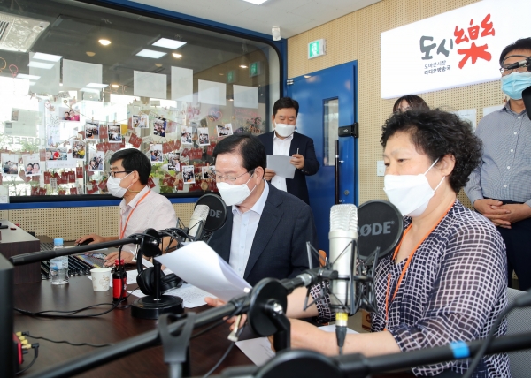 장종태 구청장 전통시장 라디오 방송 통해 상인들 격려