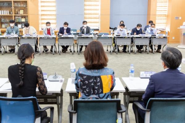 지난 25일 ‘청양군 청년정책 기본계획 수립용역’ 착수보고회 간담회 개최