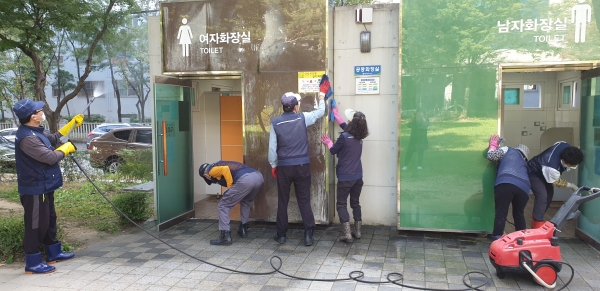 강변어린이공원(정림동) 공중화장실 청소