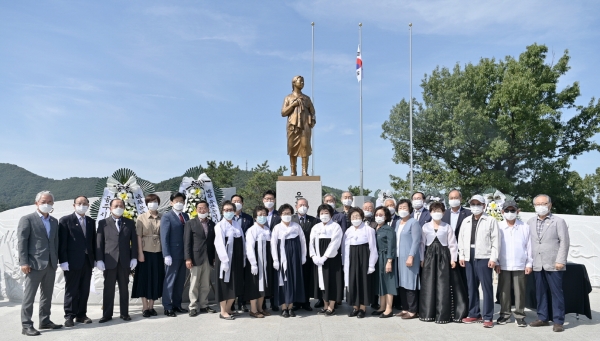 유관순 열사 순국 100주년 추모제 개최 후 단체사진