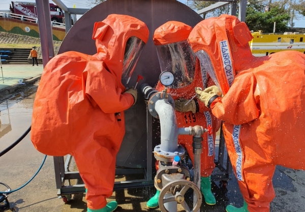 유해화학물질 누출사고 훈련.