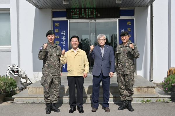 박정현 군수 추석명절 규암면 반산대대 찾아 격려 모습