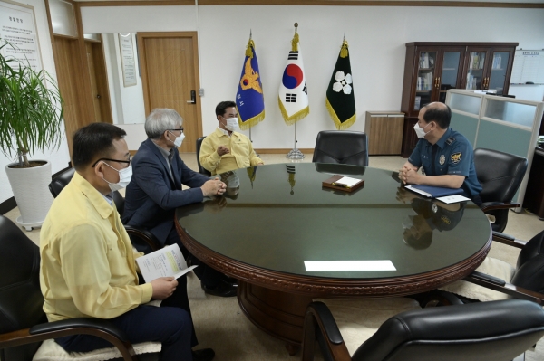 박정현 군수 추석명절 맞아 부여경찰서 방문 격려 모습