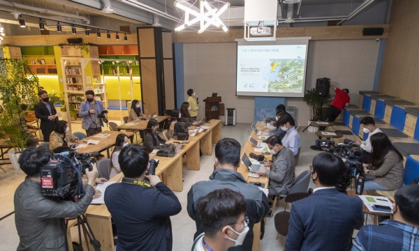 7일 구청 청년벙커에서 지역 언론인을 초청, 대덕e 시작하는 그린뉴딜 사업 발표회 개최