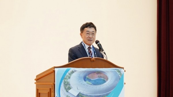 신형식 KBSI원장, 방사광가속기 미래전략 심포지엄 개회사 모습