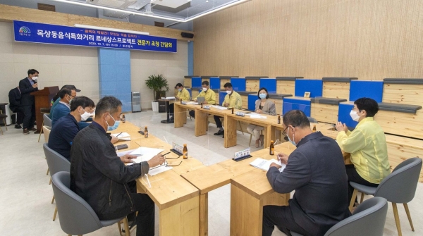 지난 7일 구청에서 박정현 대덕구청장과 주민·상인 대표 등이 참석한 가운데 목상동 르네상스프로젝트 추진 전문가 초청 간담회를 가졌다