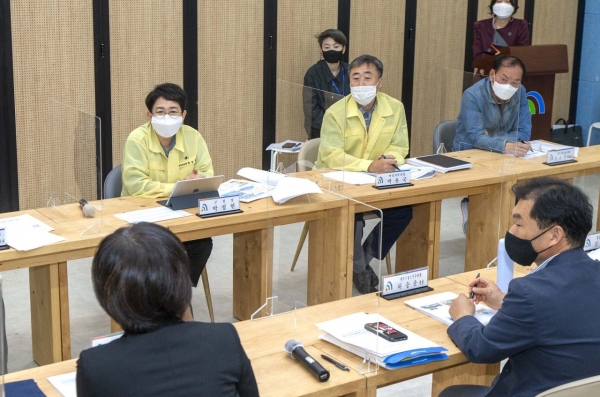 지난 8일 구청 청년벙커에서 대덕구청소년수련관과 법동청소년문화의집 관계자 10명과 함께 청소년정책 발전방안 모색 간담회 개최