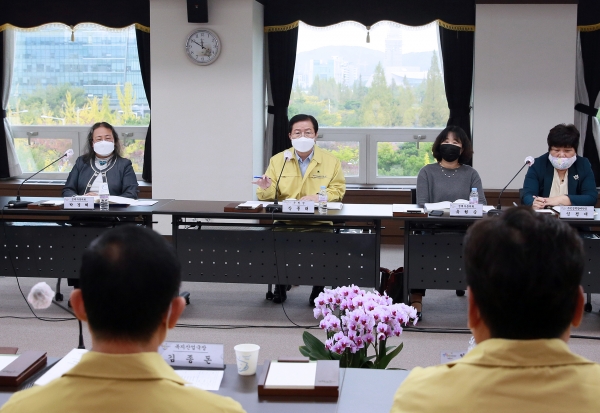 14일 구청 장태산실에서 개최한 정책토론회 장면