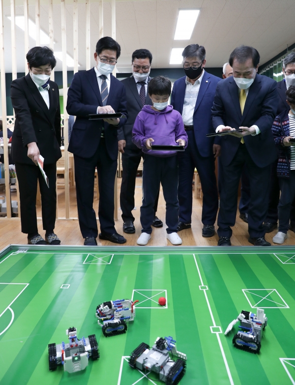 양승조 지사, 공공·민간 보육(돌봄) 시설과 아동학대 예방 관련 기관 방문