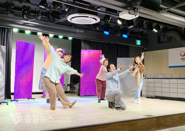사회적경제 활성화 창작연극 관람 모습