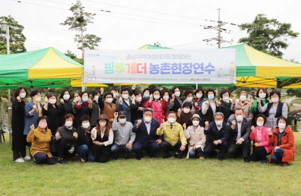 충남농협, 봉사단체 사계절과 고구마 수확 부족일손 지원