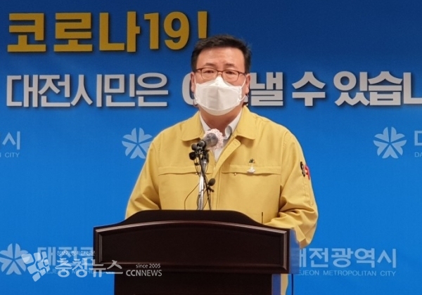 대전 독감 백신 접종 사망자 관련 브리핑하는 정해교 대전시 보건복지국장.