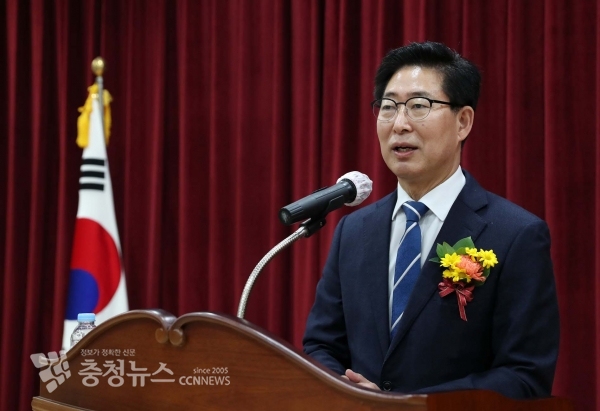 양승조 지사가 21일 제24회 노인의 날 기념행사 참석해 "건강하고 품위 있는 노후생활 보장을 위해 노력하겠다"고 말했다.