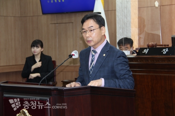 문병오 홍성군의원이 21일 군정질문을 통해 "혁신도시로 내포신도시 발전 확실히 이끌어야 한다"고 강조했다.