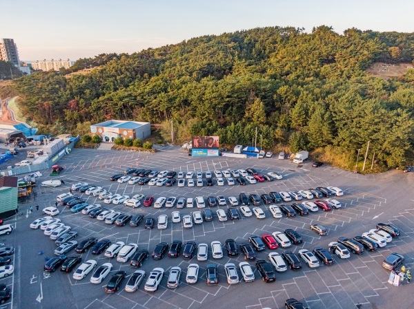 얼水 좋다 행사 장면(자동차 극장)