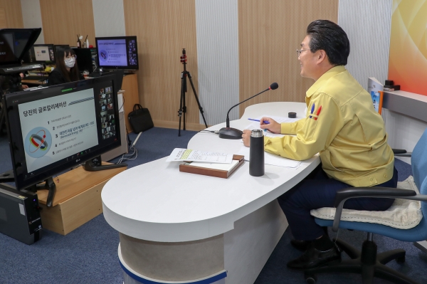 인문주간 개막 강연중인 김홍장 시장