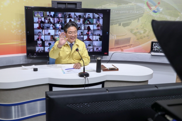 인문주간 개막 강연중인 김홍장 시장