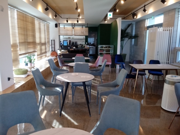 자활기업 카르페디엠 카페 내부 전경