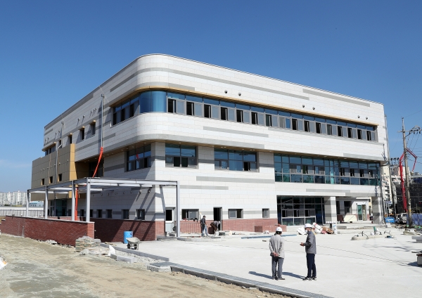 현재 유성복합터미널 부지(구암동 91-6번지) 내에 건립되고 있는 신축 유성구보건소 청사