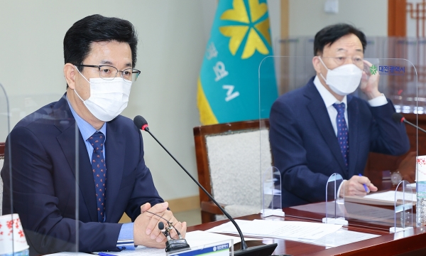 허태정 대전시장(왼쪽)과 설동호 대전시교육감.